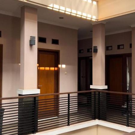 Hens Guesthouse Syariah Gadobangkong Екстер'єр фото