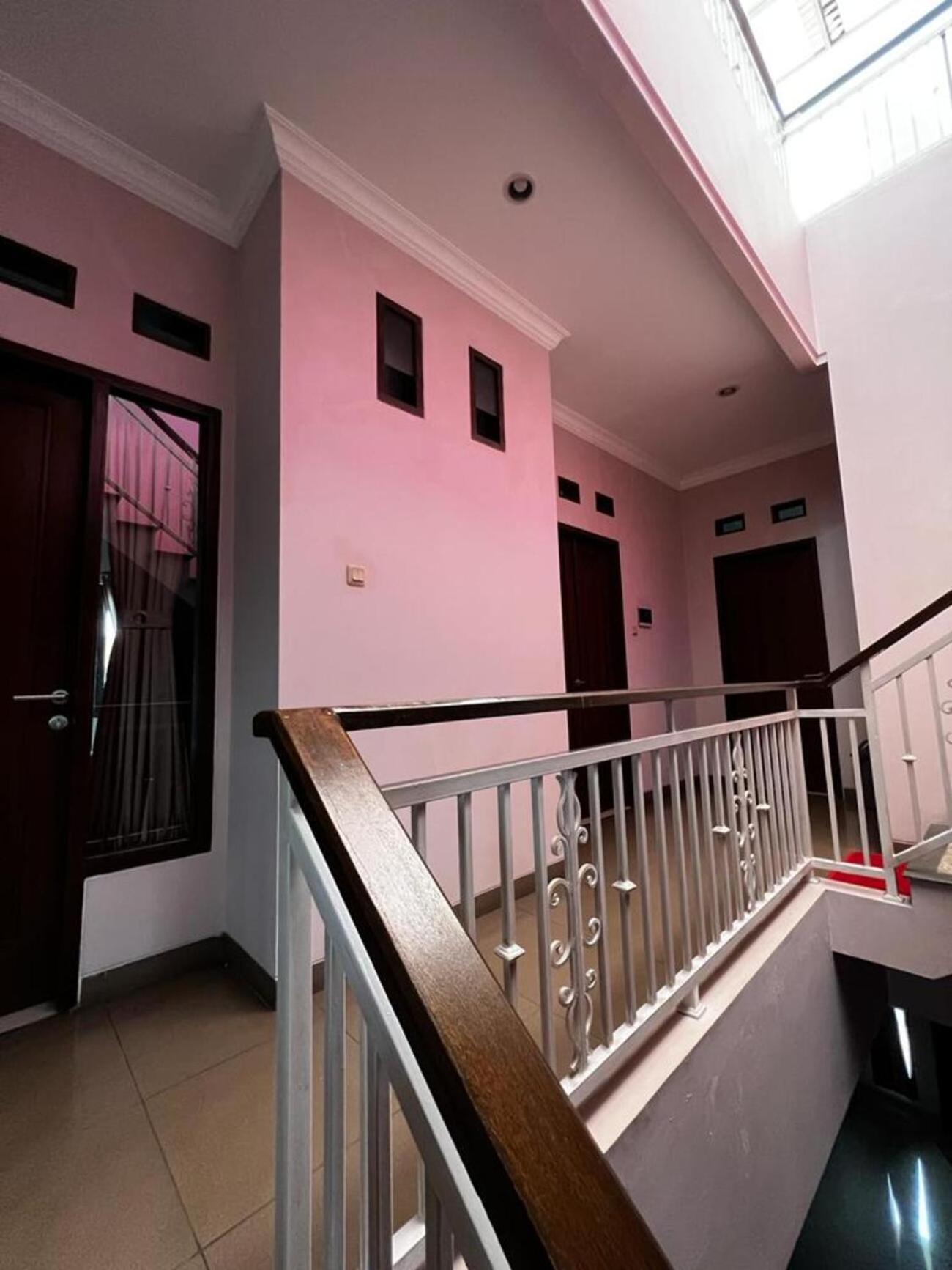 Hens Guesthouse Syariah Gadobangkong Екстер'єр фото