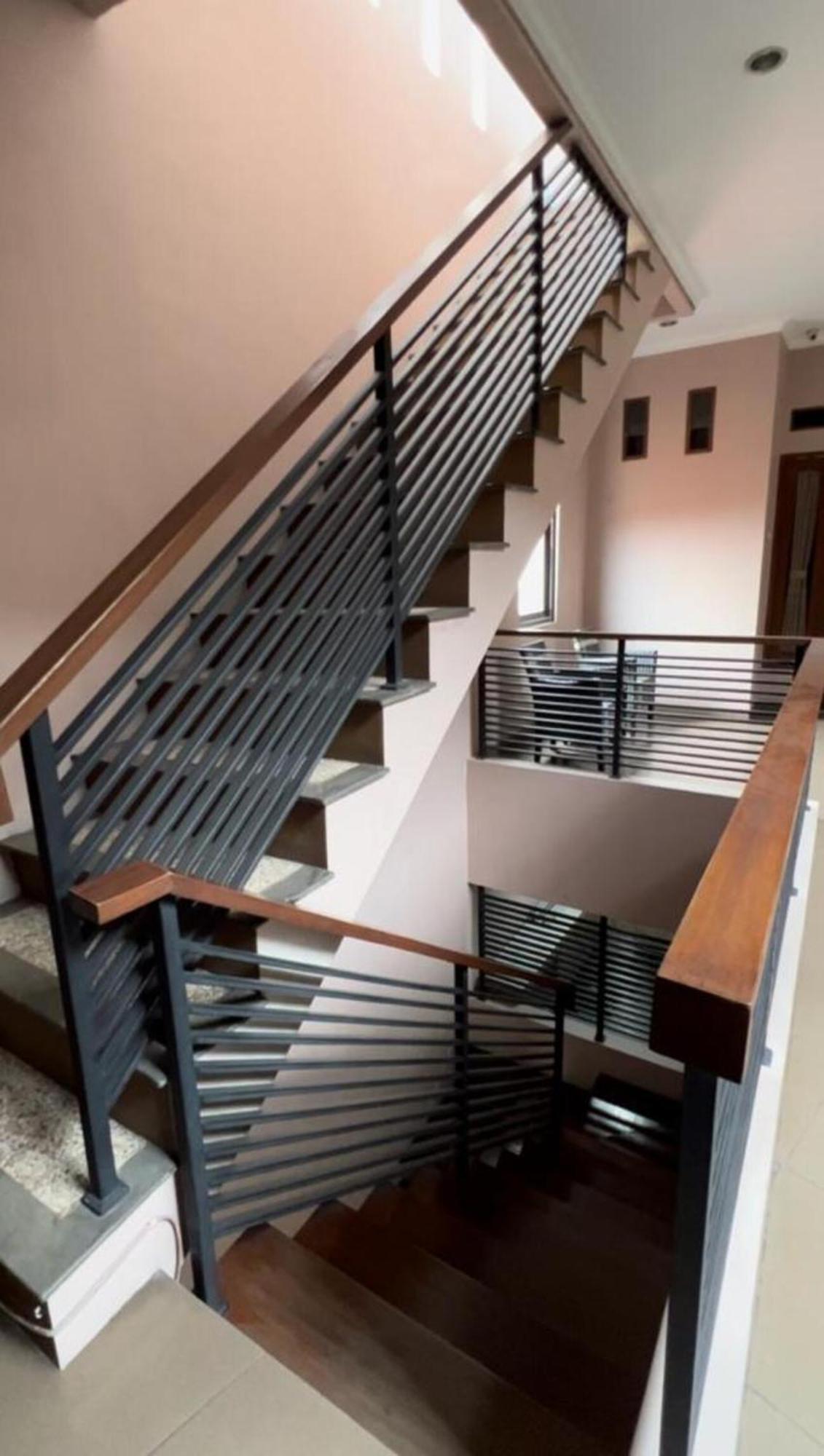 Hens Guesthouse Syariah Gadobangkong Екстер'єр фото