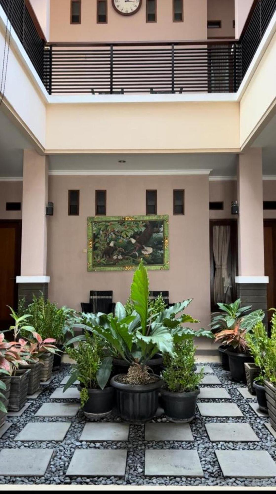 Hens Guesthouse Syariah Gadobangkong Екстер'єр фото