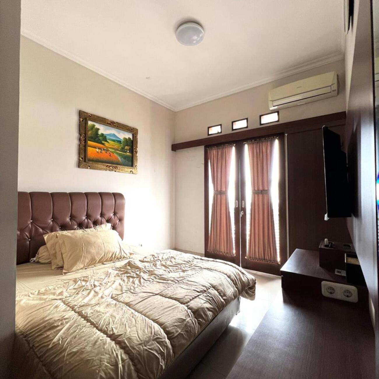 Hens Guesthouse Syariah Gadobangkong Екстер'єр фото